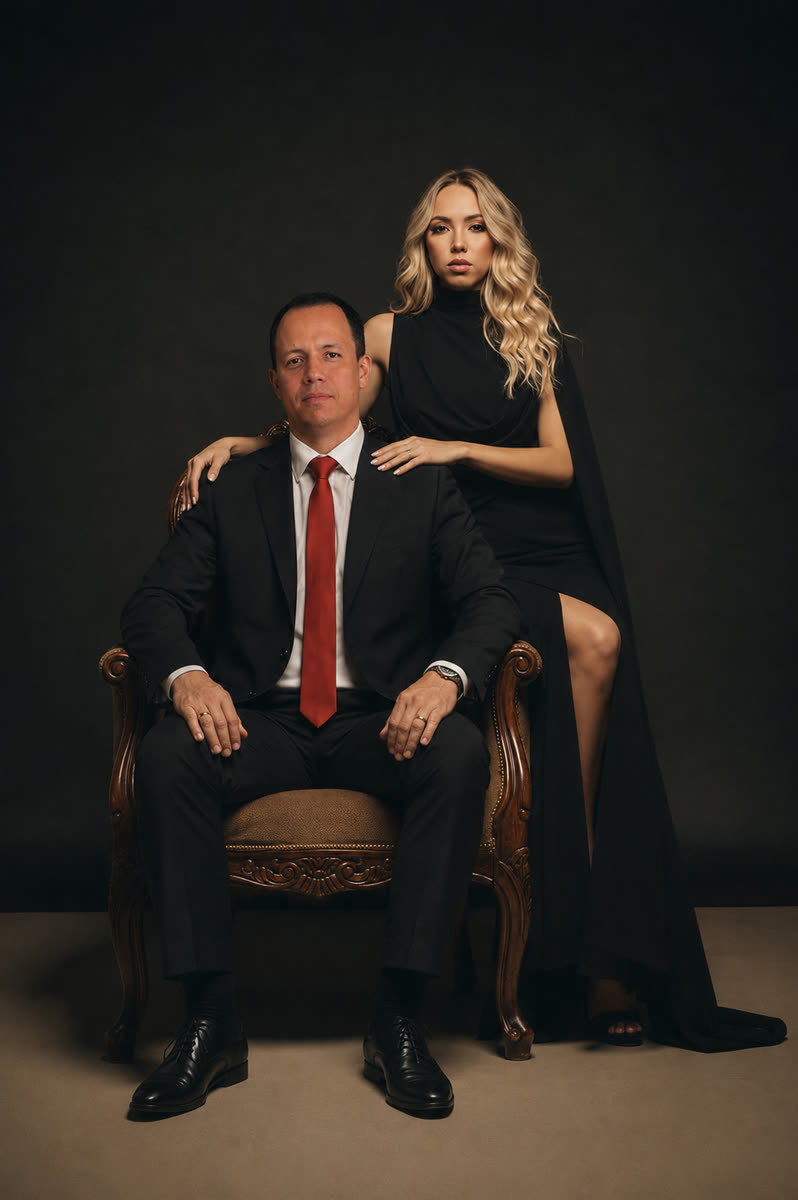 Bianca Freitas e Rafael Marques, sócios do escritório, retrato editorial em fundo escuro